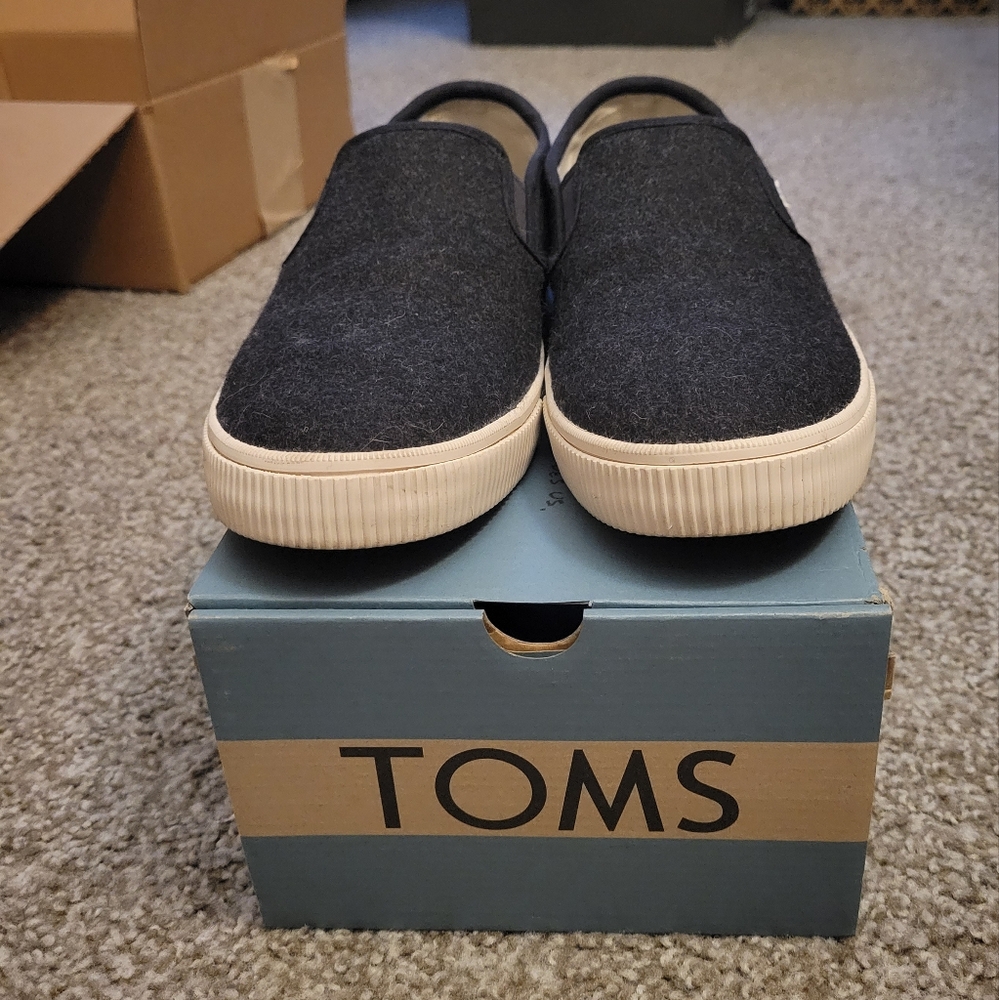 men's felt slip on Toms
